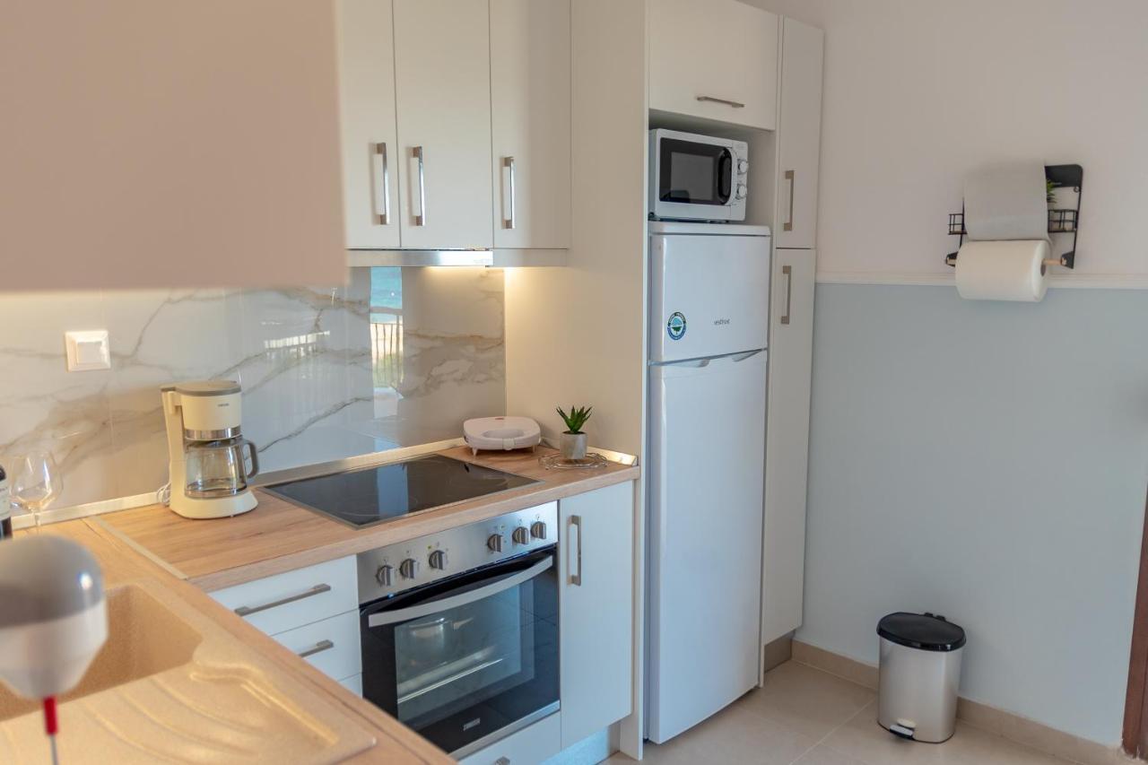 Dimi Seafront Apartment By Rentals Pro Services - Nea Moudania Exterior foto