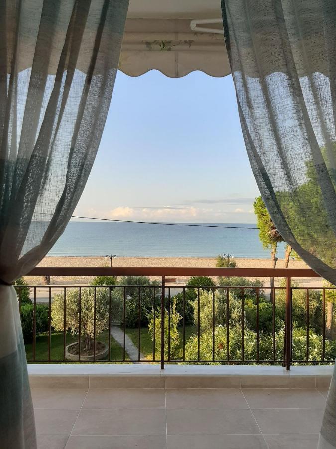 Dimi Seafront Apartment By Rentals Pro Services - Nea Moudania Exterior foto